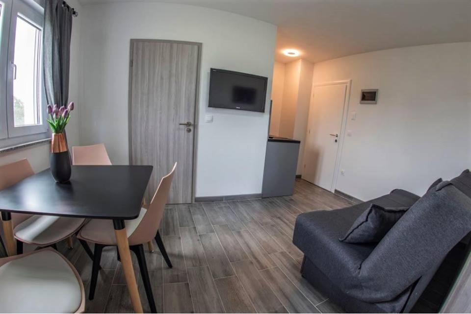 Apartments Mojeljeto Fazana Luaran gambar